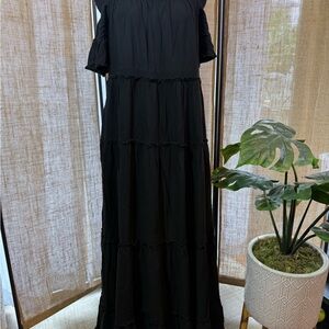Forever 21 Off the Shoulder Black Maxi Dress size Small